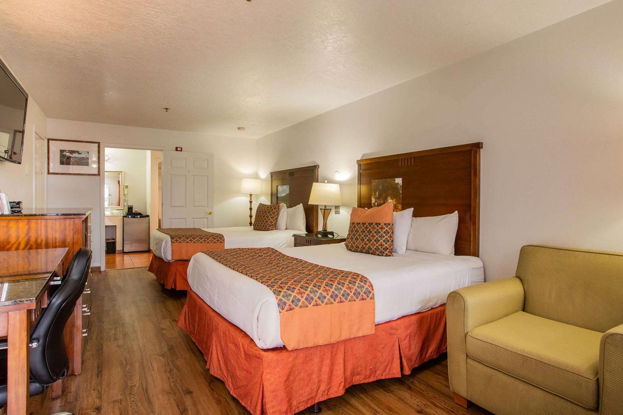 Sandia Peak Inn Old Town Abq, A Howard Johnson By Wyndham Альбукерке Экстерьер фото