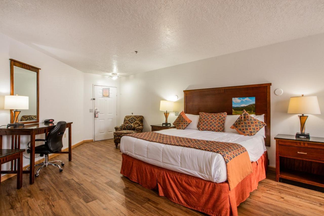 Sandia Peak Inn Old Town Abq, A Howard Johnson By Wyndham Альбукерке Экстерьер фото