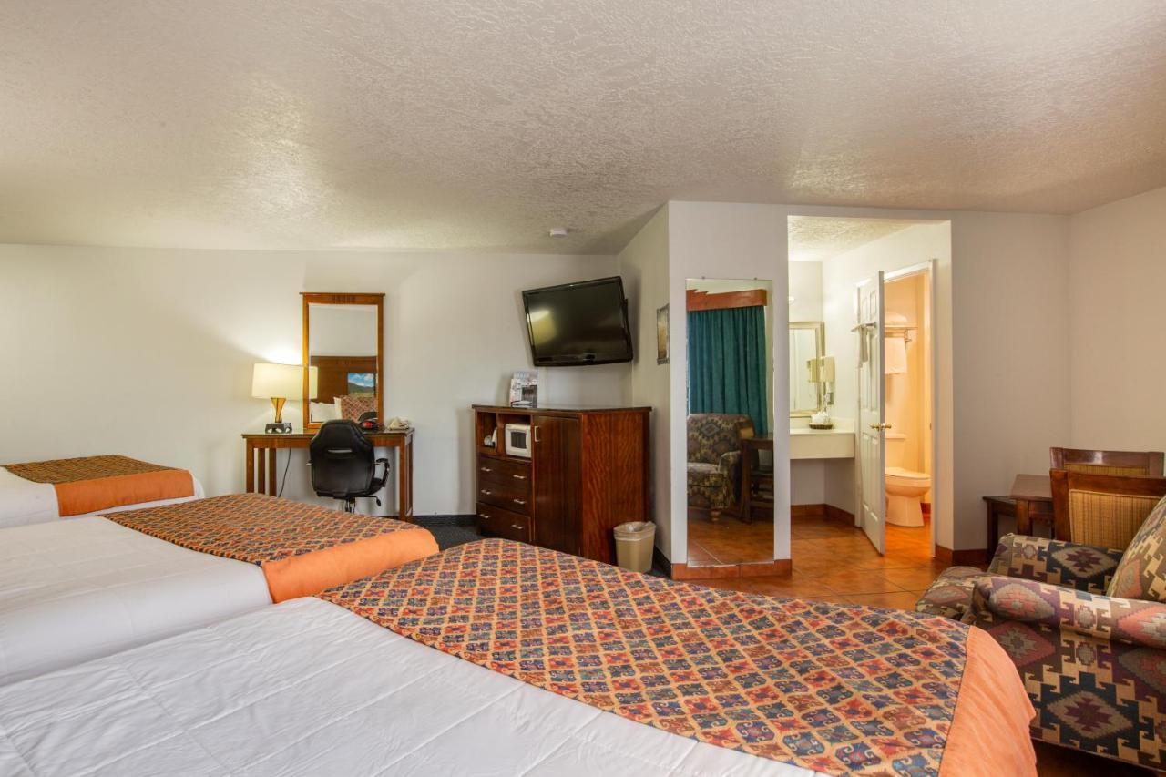 Sandia Peak Inn Old Town Abq, A Howard Johnson By Wyndham Альбукерке Экстерьер фото