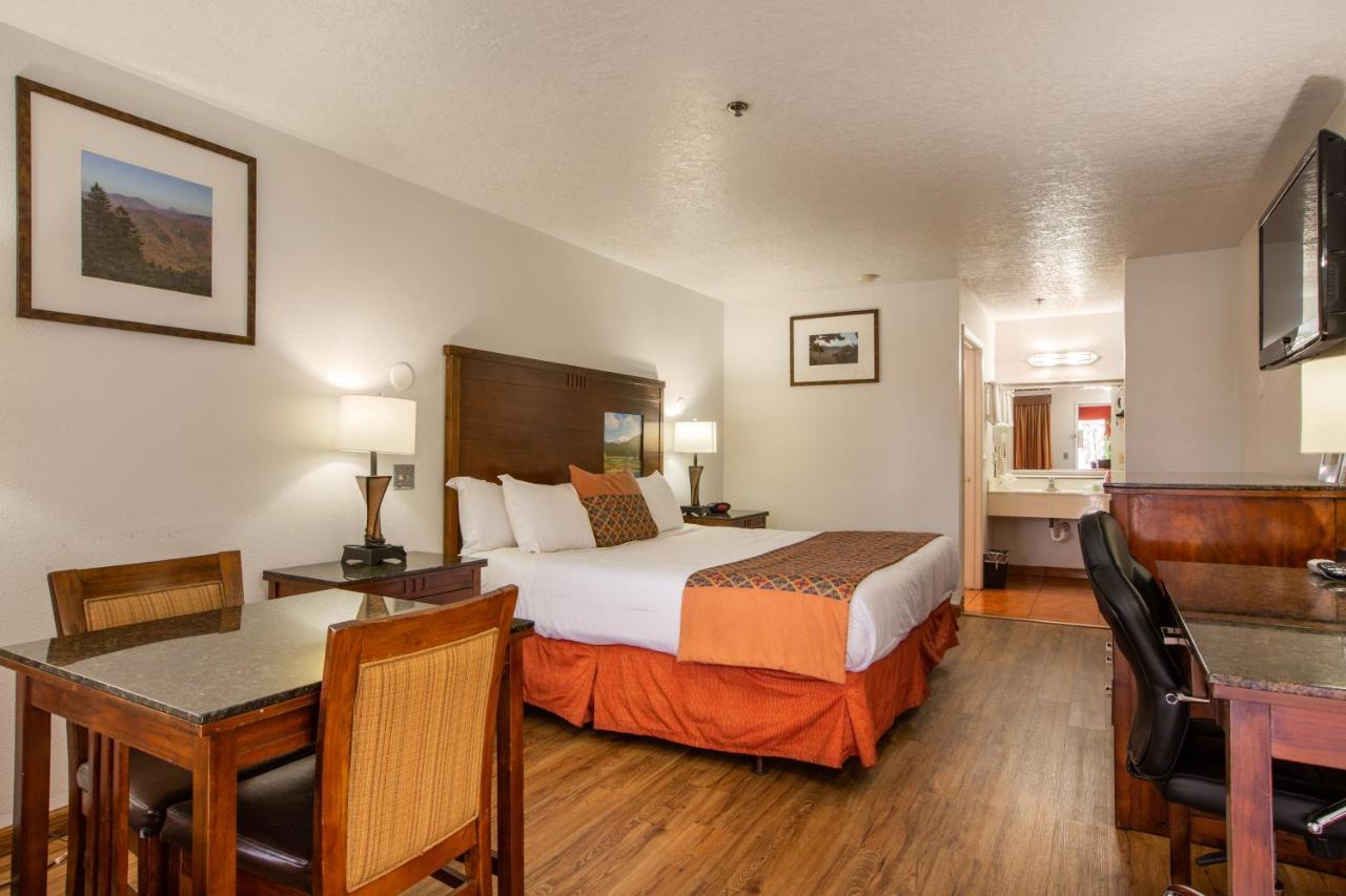 Sandia Peak Inn Old Town Abq, A Howard Johnson By Wyndham Альбукерке Экстерьер фото