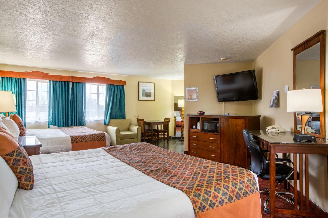 Sandia Peak Inn Old Town Abq, A Howard Johnson By Wyndham Альбукерке Экстерьер фото